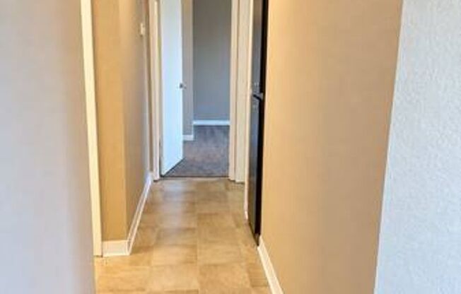 2 beds, 1 bath, 850 sqft, $1,695, Unit 233