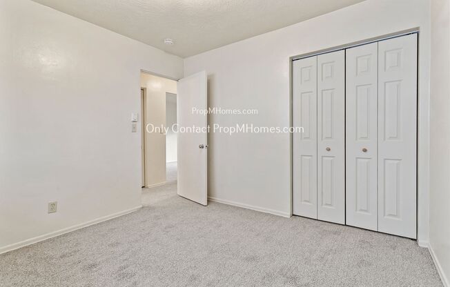 2 beds, 1 bath, $1,349, Unit 2211 NE 81st Avenue