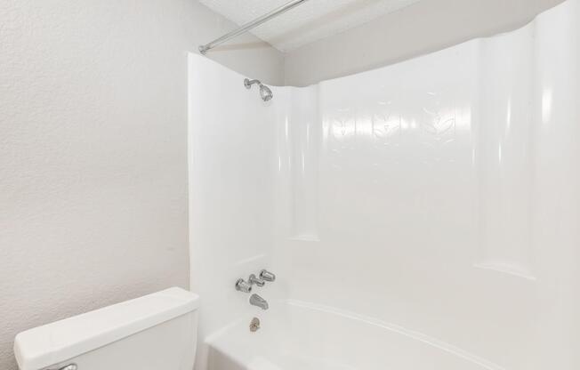 2 beds, 1 bath, 700 sqft, $1,130
