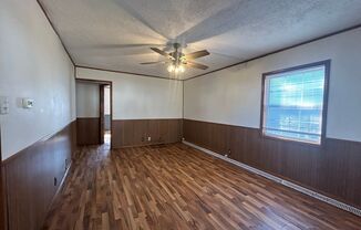 2 beds, 1 bath, $900