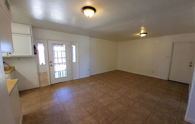 EXCELLENT VALUE ON THE PHOENIX/TEMPE BORDER!