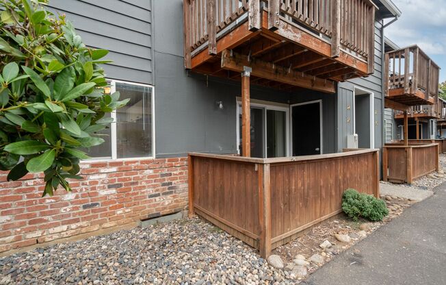 2 beds, 1 bath, 732 sqft, $1,595, Unit 26