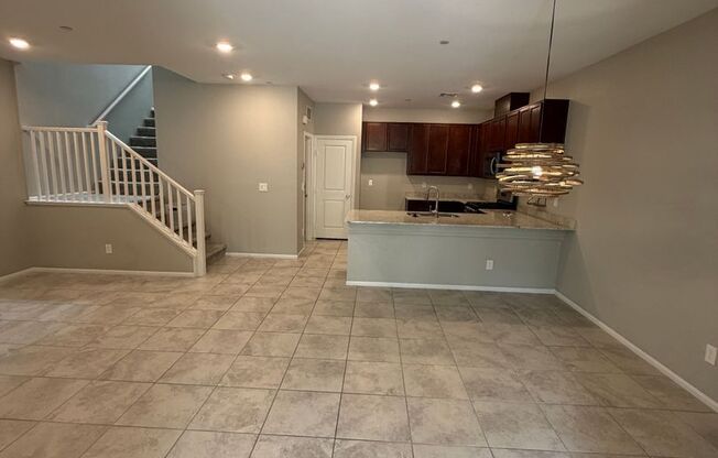 AMERICANA Property Mgmt - Beautiful 2 story 3-Beds Townhouse in Tule Springs