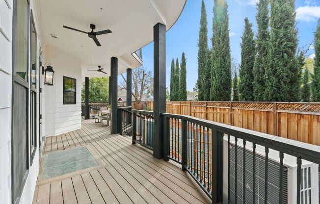 $11,995 - Stunning Executive Estate in Willow Glen