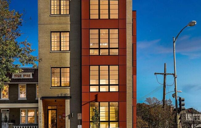 Near NEW 1+1 in NW DC!