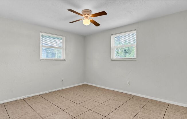 2 beds, 1 bath, $1,600