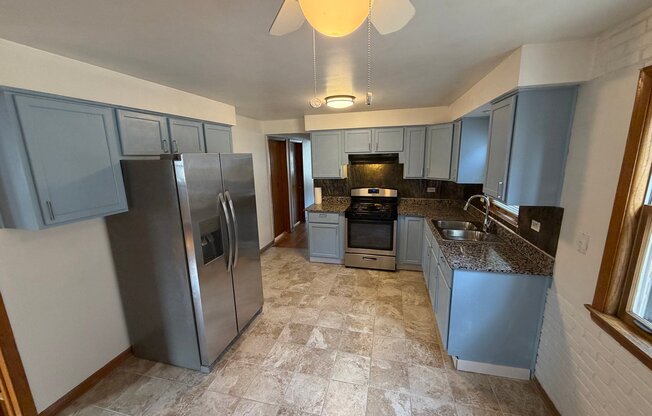 2327 N 73 AVE