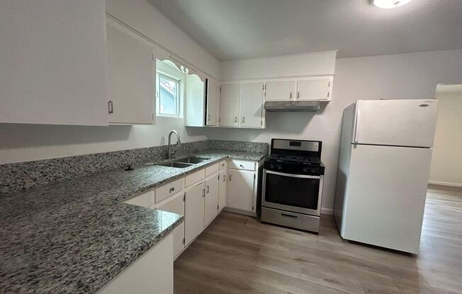 Charming 4 Bed, 3 Bath Home + Bonus 1 Bed/1 Bath Casita!