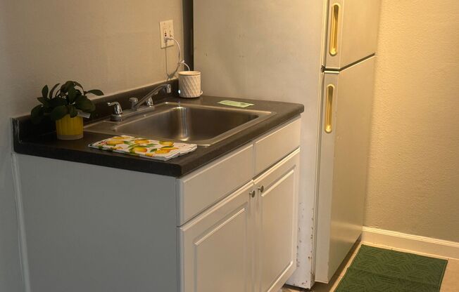 1 bed, 1 bath, 540 sqft, $1,100, Unit 108