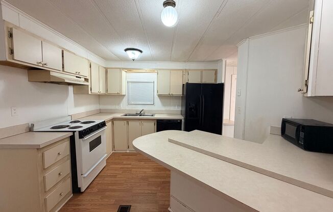 OVERSIZED 2/2 IN QUIET NEIGHBORHOOD!