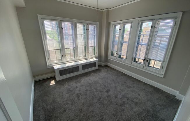 1 bed, 1 bath, 600 sqft, $1,080, Unit 400