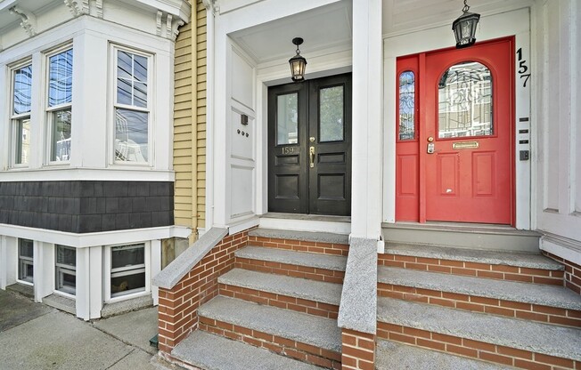 159 W 7 ST