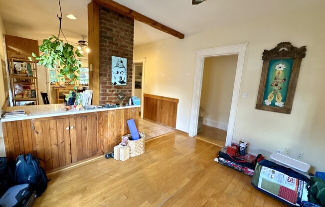 8 MENDELSSOHN ST