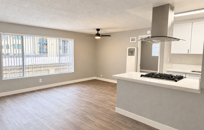 1 bed, 1 bath, 700 sqft, $2,280