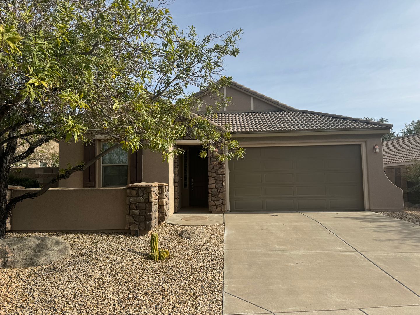 FRESH AIR and VIEWS!! Furnished home on the hill in Coral Canyon!