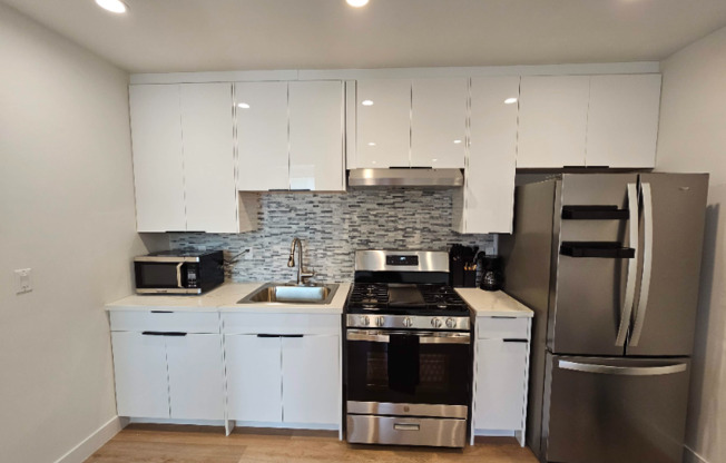 14927 1/2 TITUS ST