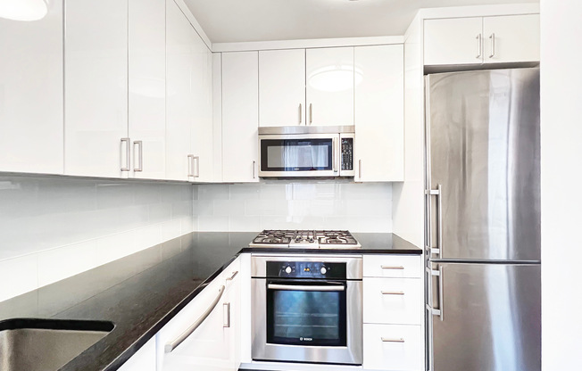 2 beds, 2 baths, 963 sqft, $7,500, Unit 19C