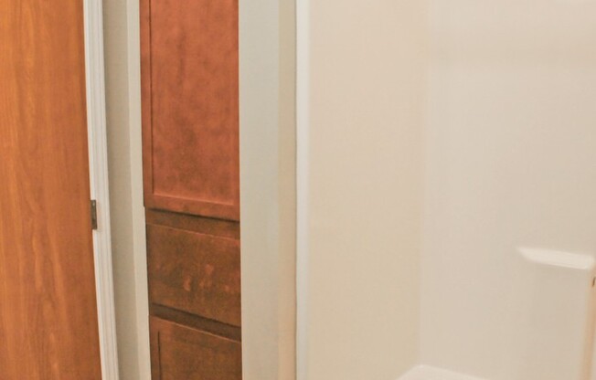 2 beds, 2 baths, 958 sqft, $1,275, Unit 411