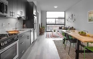 2211 N Milwaukee Ave