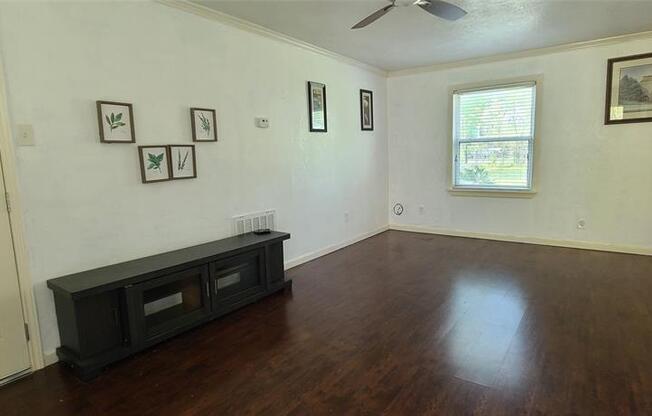 2421 PECAN ST