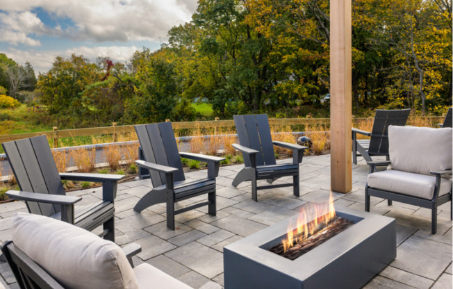 3 beds, 2 baths, 1,310 sqft, $4,400, Unit Unit 213