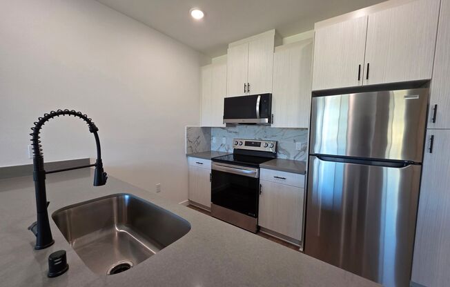 2 beds, 2 baths, 917 sqft, $3,070, Unit 2110-302