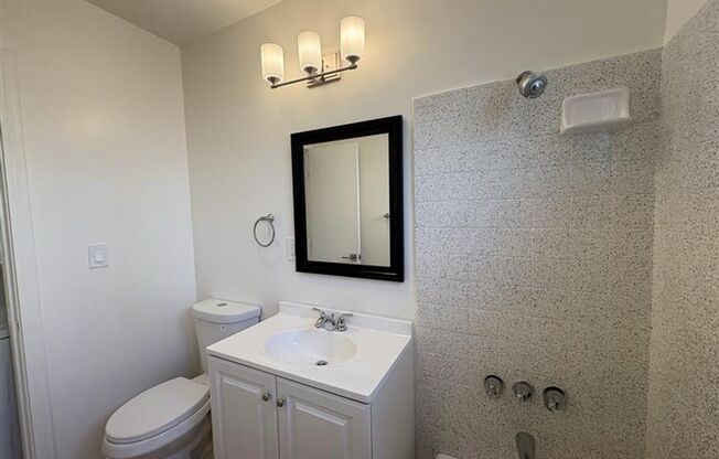 Studio, 1 bath, 900 sqft, $2,195, Unit 2727 Abbot Kinney Apt 1