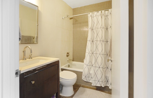 1 bed, 1 bath, $4,250, Unit 24D
