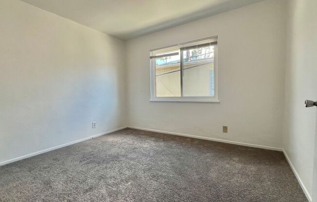 Triplex - Upstairs unit - Large 2bd 1ba located in Maxwell Park