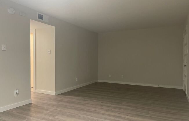2 beds, 1 bath, 900 sqft, $1,550, Unit LAW7-112