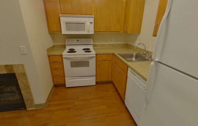 3 beds, 1.5 baths, $2,400, Unit 4