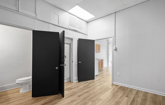 1 bed, 1 bath, 800 sqft, $649, Unit 104 S McDonald St