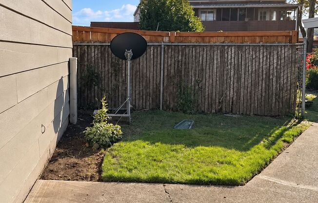 2 beds, 1 bath, 940 sqft, $1,350, Unit 37