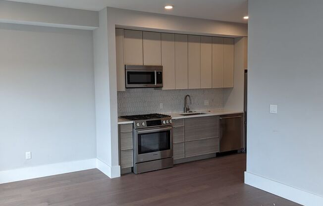 2 beds, 1 bath, $3,200, Unit 308