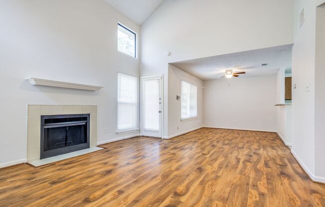 Open Concept Living 3BD/2.5BA in Mesquite!