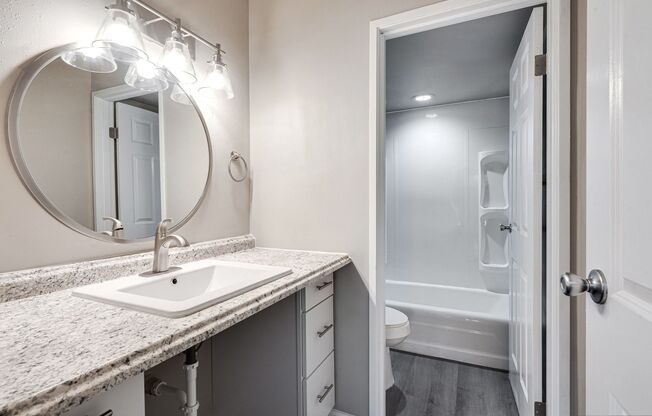 2 beds, 1 bath, 975 sqft, $1,299, Unit 5010 - 201