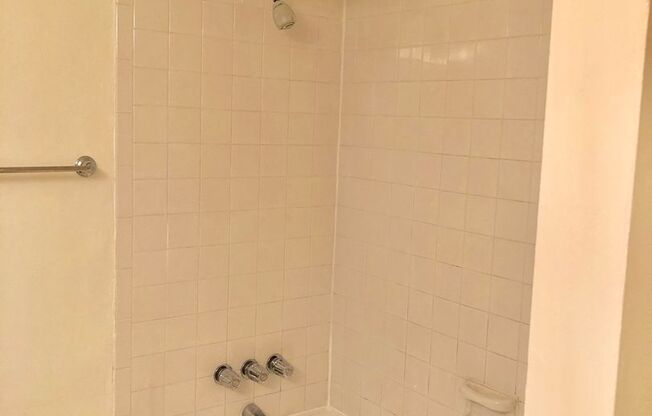 2 beds, 1 bath, 908 sqft, $2,275, Unit 156