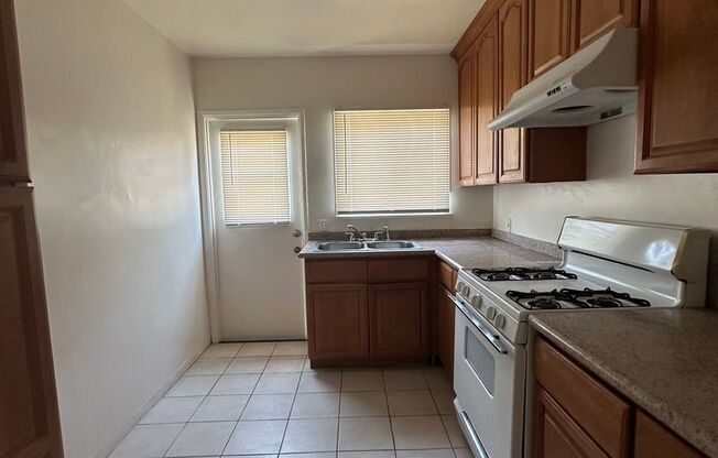 2 beds, 1 bath, $2,200