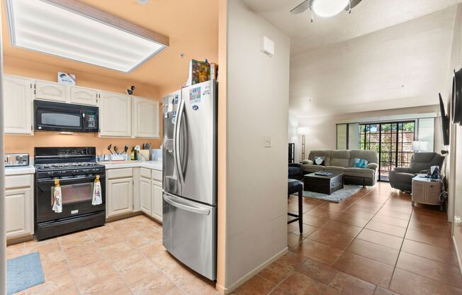 1 MONTH FREE!!! 2 BEDROOM SINGLE STORY TOWNHOME 55+ COMMUNITY