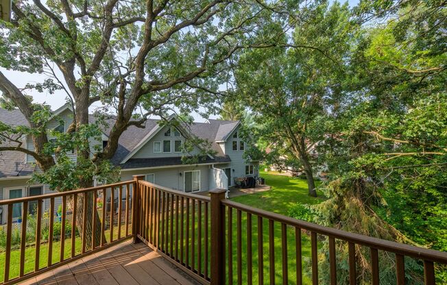 Fantastic 3 bed 3 bath townhome in Coon rapids!