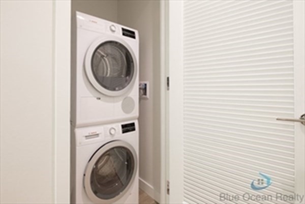 1 bed, 1 bath, 762 sqft, $4,300, Unit 24D