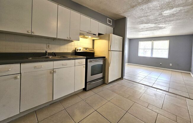 3 beds, 1 bath, $1,400