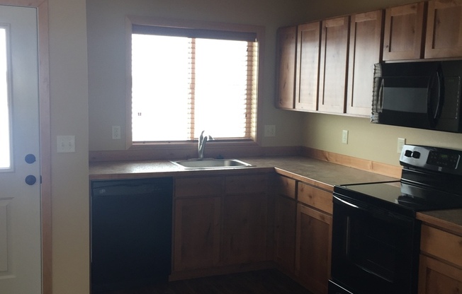 3 beds, 2.5 baths, $2,600, Unit Unit A