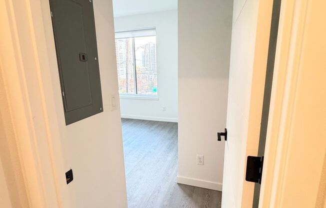 1 bed, 1 bath, 420 sqft, $1,550, Unit 11