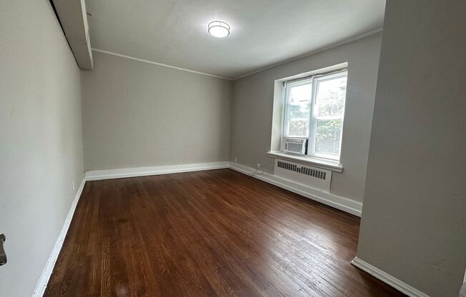 2 beds, 1 bath, 1,035 sqft, $1,595, Unit Unit 17-B