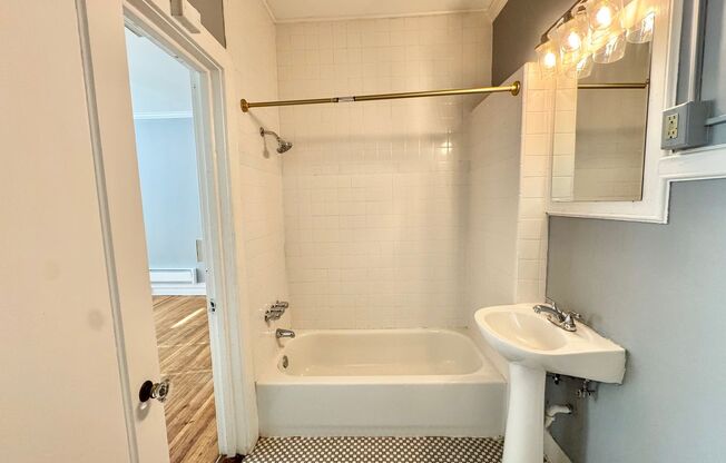 2 beds, 1 bath, $1,375, Unit 311