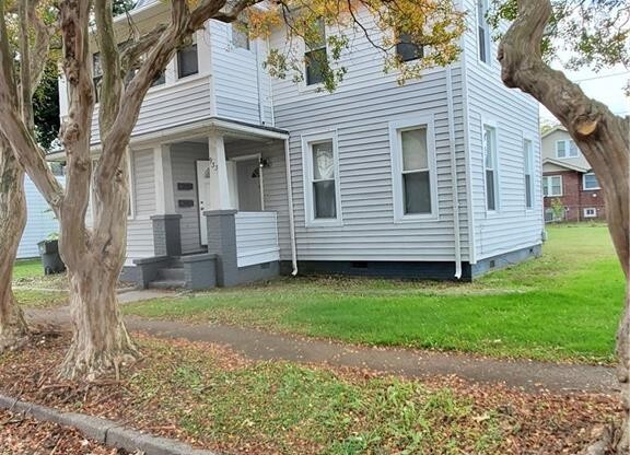 933 Oaklawn Avenue