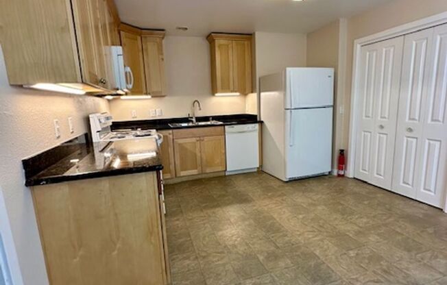 2 beds, 1 bath, 1,200 sqft, $1,500, Unit A