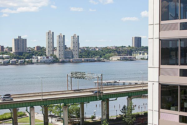 1 bed, 1 bath, 697 sqft, $4,995, Unit 9D