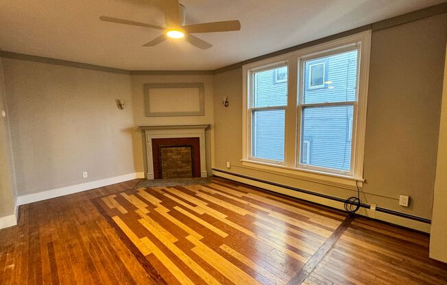 Studio, 1 bath, 600 sqft, $850, Unit Apt 1